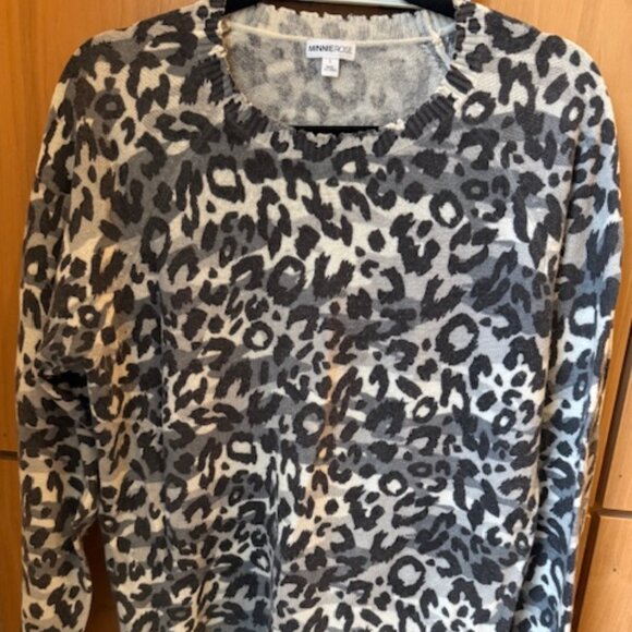 Pre-Loved Minnie Rose Distressed Grey Leopard Cashmere Sweater - Women's Large - Picture 2 of 9